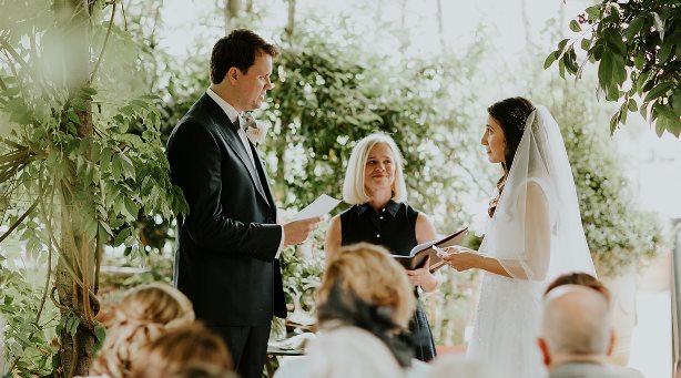 Choosing the Right Wedding Celebrant